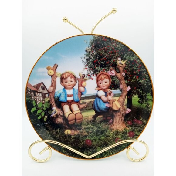 MJ Hummel Apple Tree Boy and Girl Decorative Plate Danbury Mint Little Companion - Picture 2 of 12